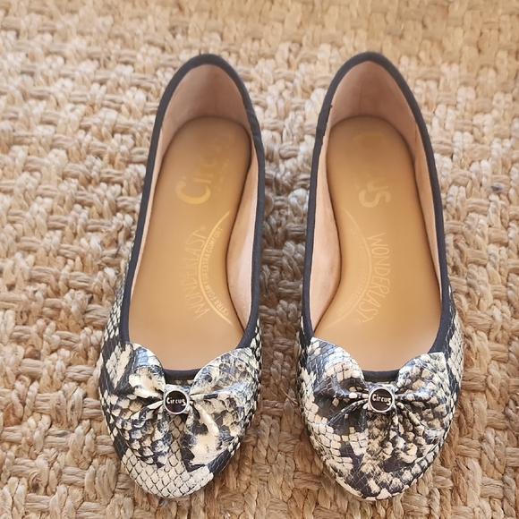 Circus By Sam Elderman Wonderlast Extra Comfort Flats Sz 6.5 - Picture 1 of 6